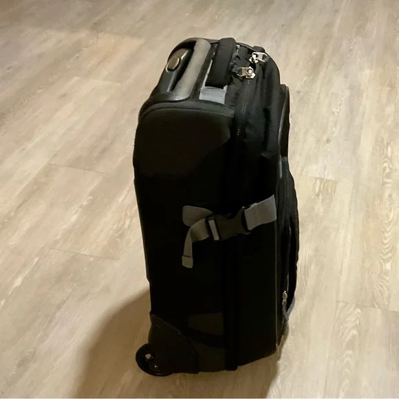 Oakley Black and Gray Travel Bag and Computer Bag….Set…. - Picture 3 of 10